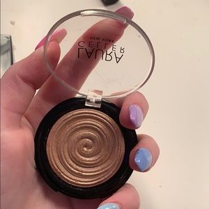 Laura Geller gilded honey highlight